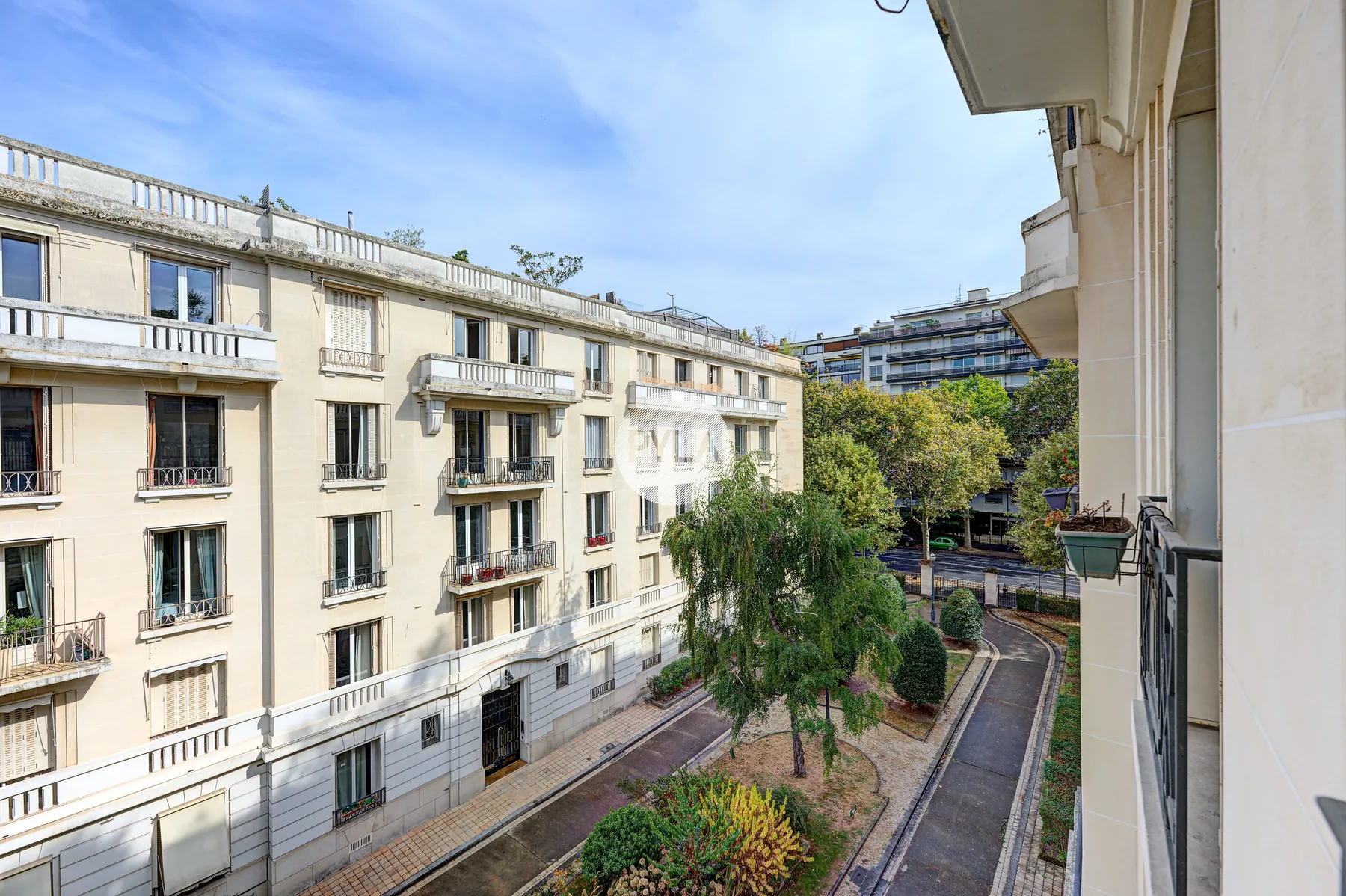 Auteuil – T2 traversant, possible T3, cave — photo 4